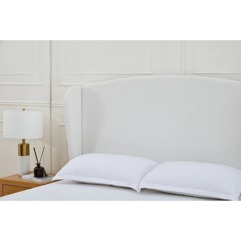 Lit plateforme avec tête de lit capitonnée