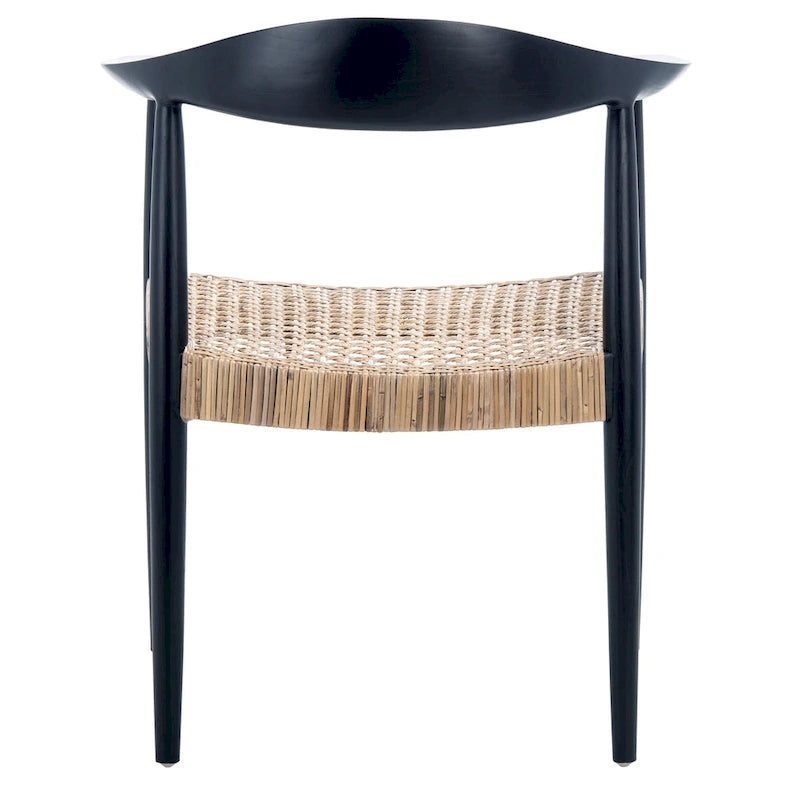 Chaise décorée de rotin