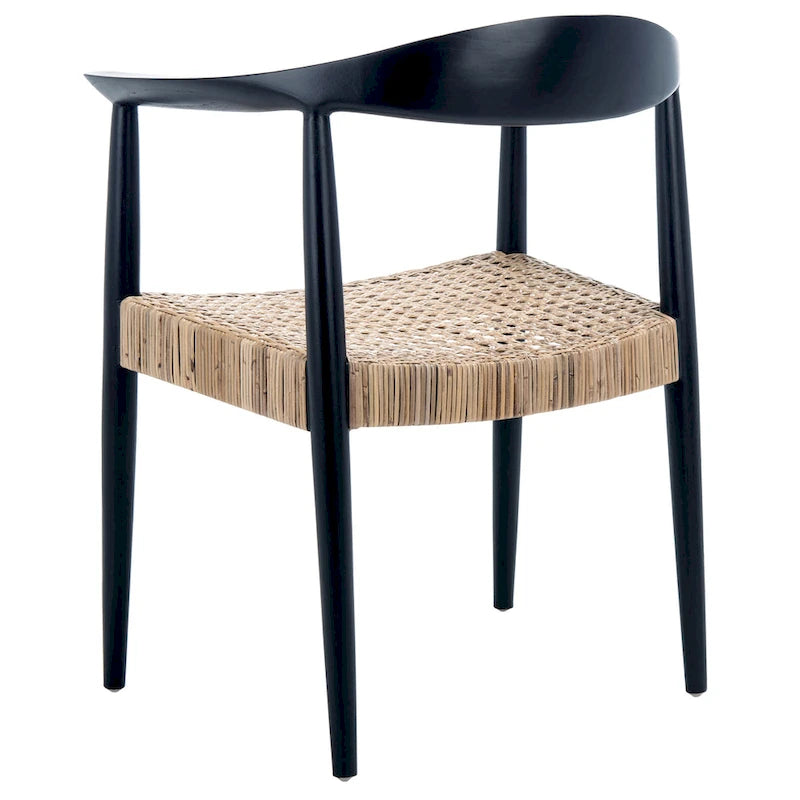 Chaise décorée de rotin