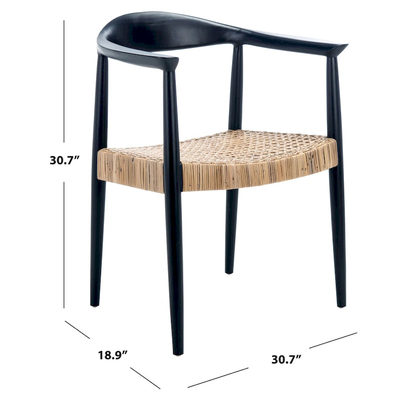 Chaise décorée de rotin