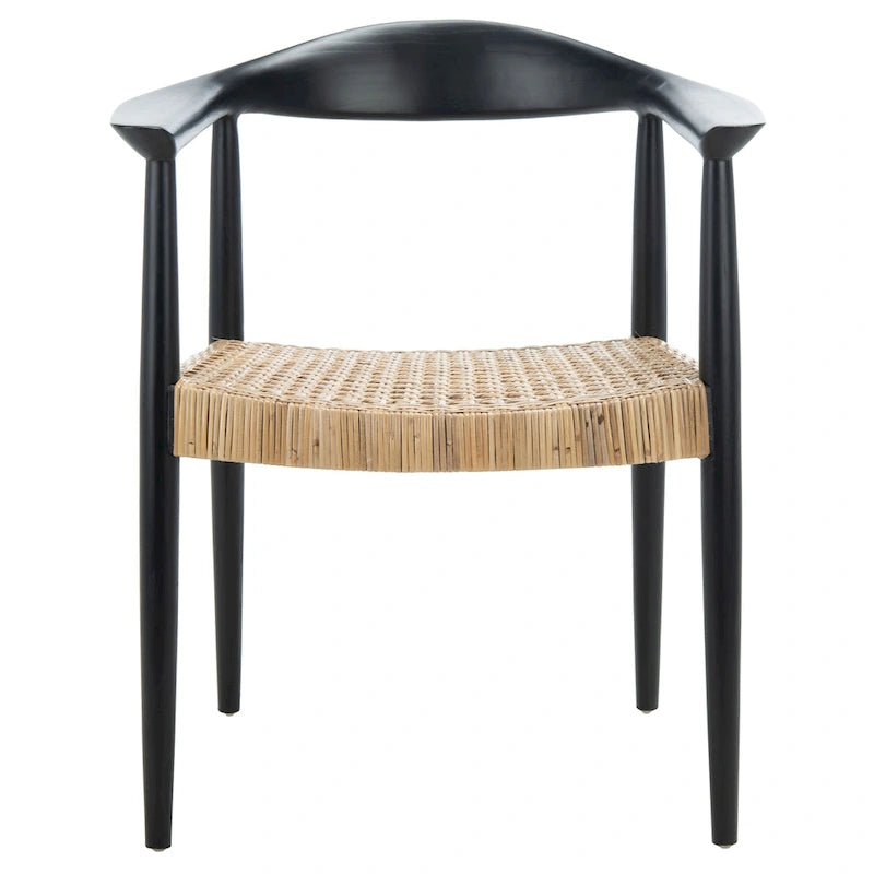 Chaise décorée de rotin