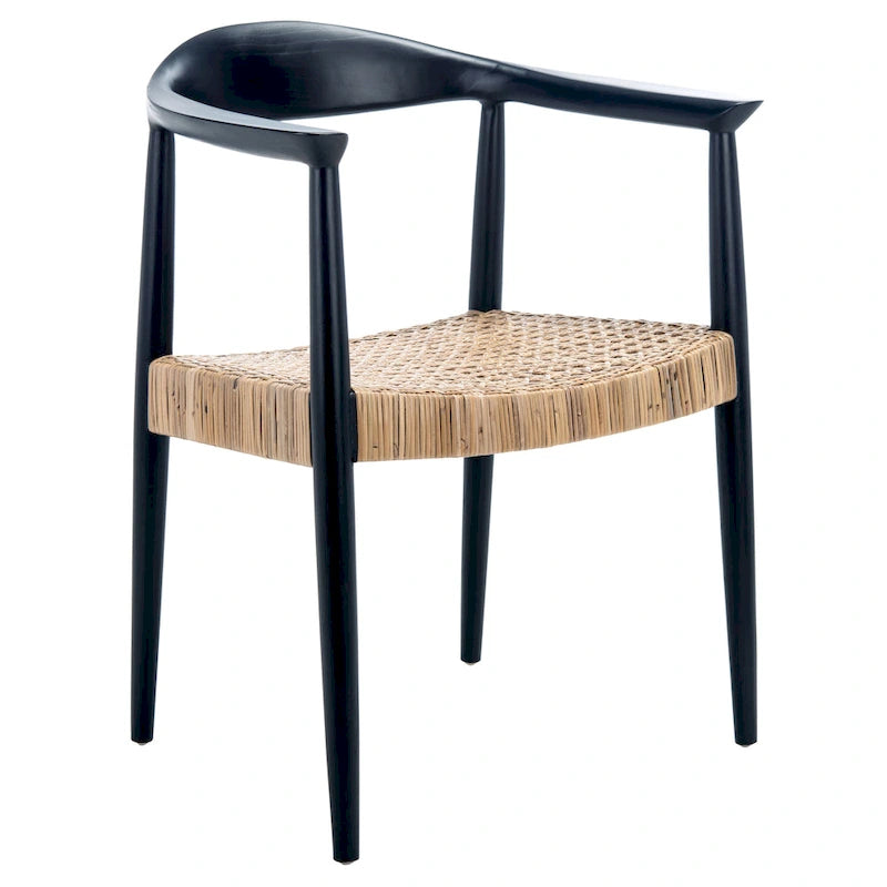 Chaise décorée de rotin